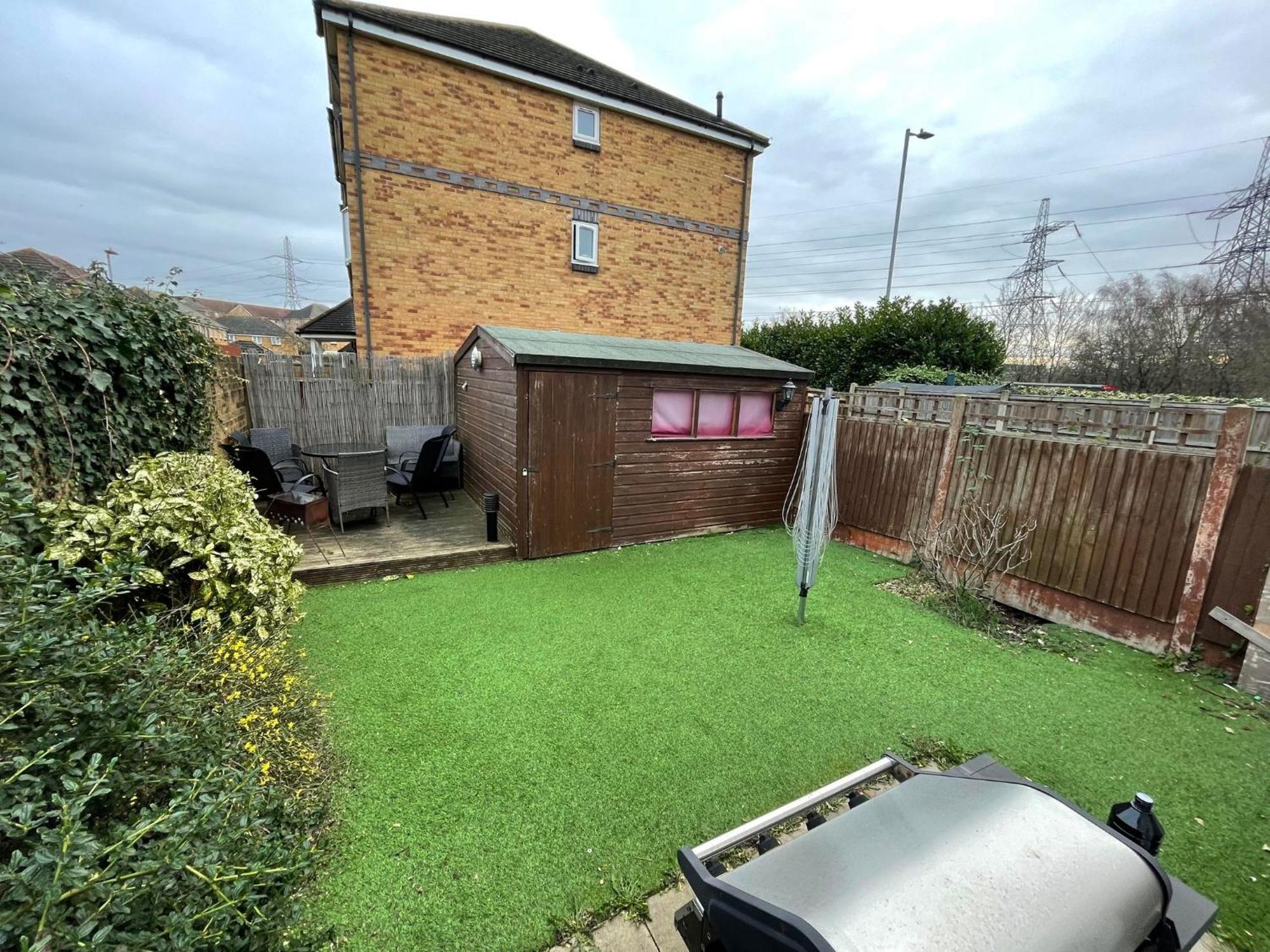 Entire 3 Bedroom End Of Terrace House! Thamesmead  Eksteriør billede